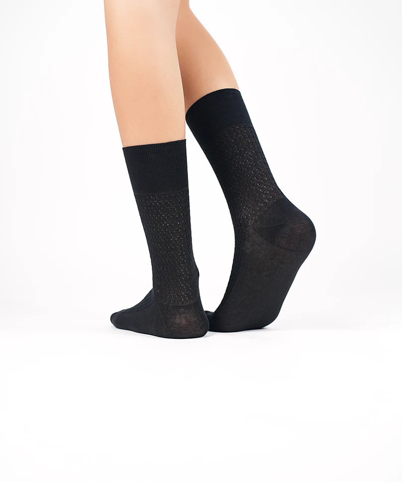 Knotty - Black - Image 2