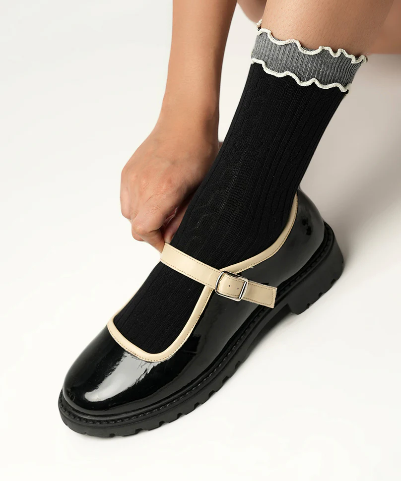 Lisa - Black - Image 5