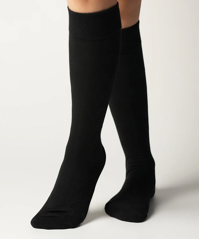 Momo - Black - Image 2