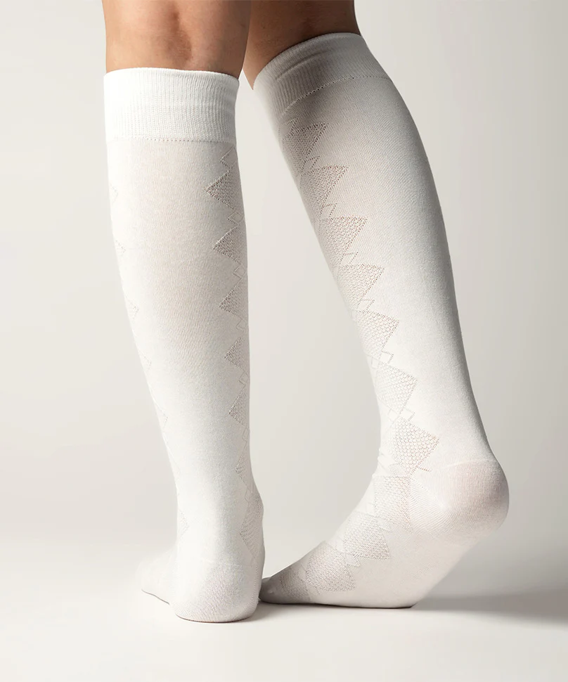 Momo - White - Image 3